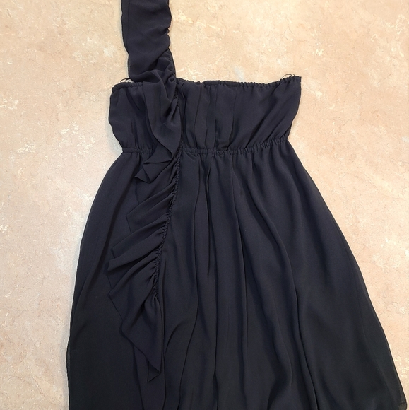 Black one shoulder ruffled Zara dress. Size Medium. - Picture 6 of 8